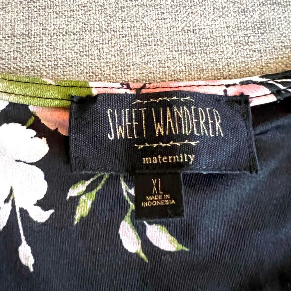 XL maternity top, worn once.